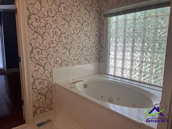 4th image of 3175 Stinsonville Rd