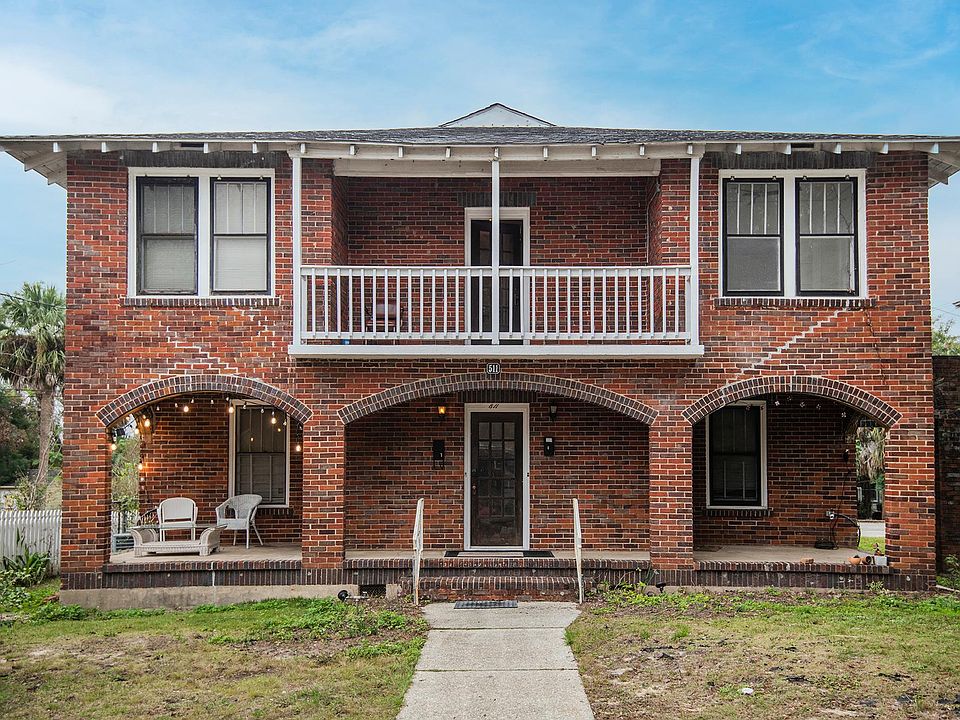 Front of the building, apartment 4 is upstairs right.
