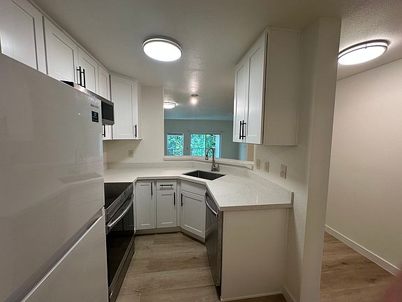 5th image of 4344 W Lake Sammamish Pkwy SE #C129