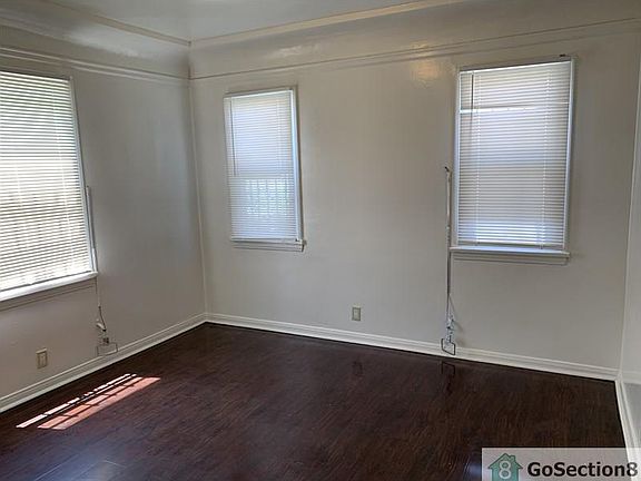 4th image of 608 W 87th St
