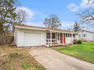 1214 Bretton Dr, Kalamazoo, MI 49006