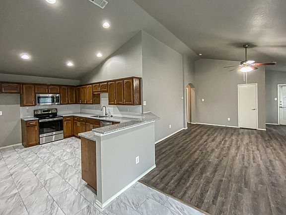 5th image of 1104 Boxwood Dr