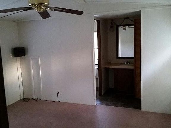 MASTER BEDROOM & VANITY