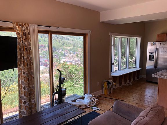 Living room and kitchen view over Old Town PC.
