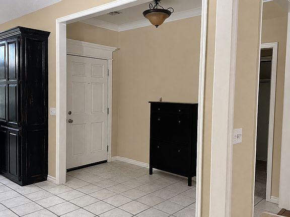 5th image of 3901 Mayfair Dr