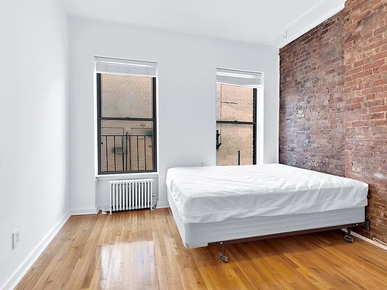 448 W 54th St #5D — Photo 3