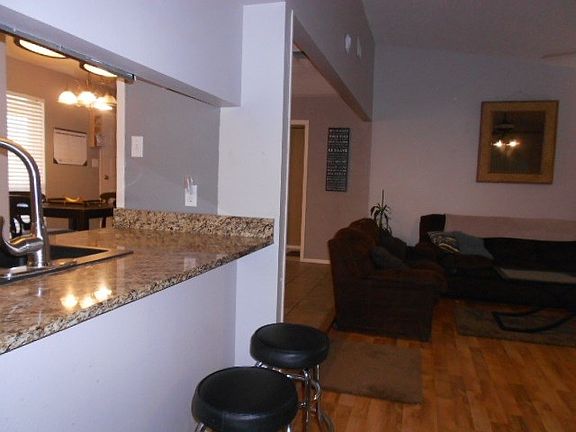 4th image of 815 Laura Belle Dr