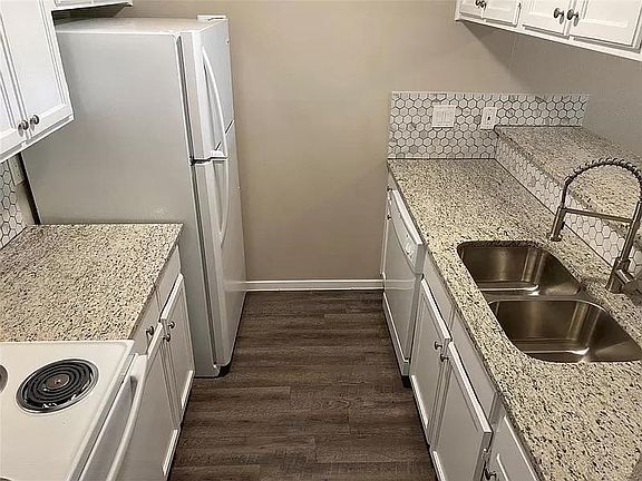 3rd image of 7313 Gulf Fwy APT 403
