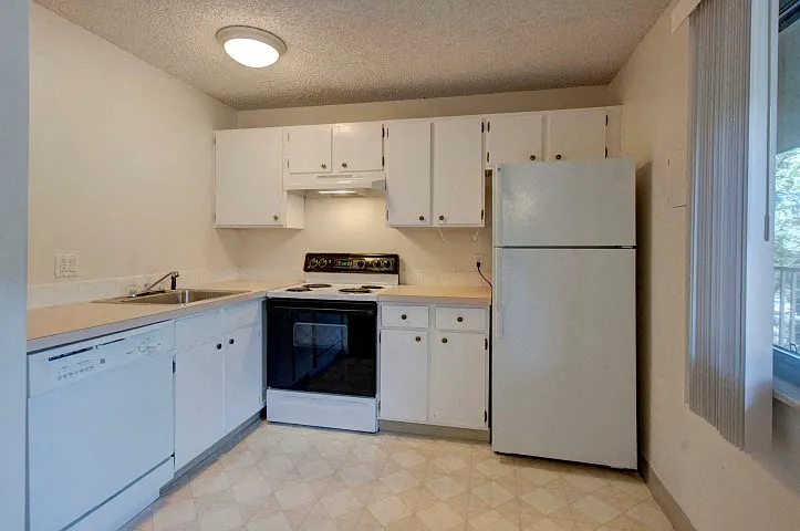 3423 Madison Ave — Photo 4