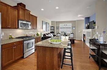 5th image of 857 4th Ave NE