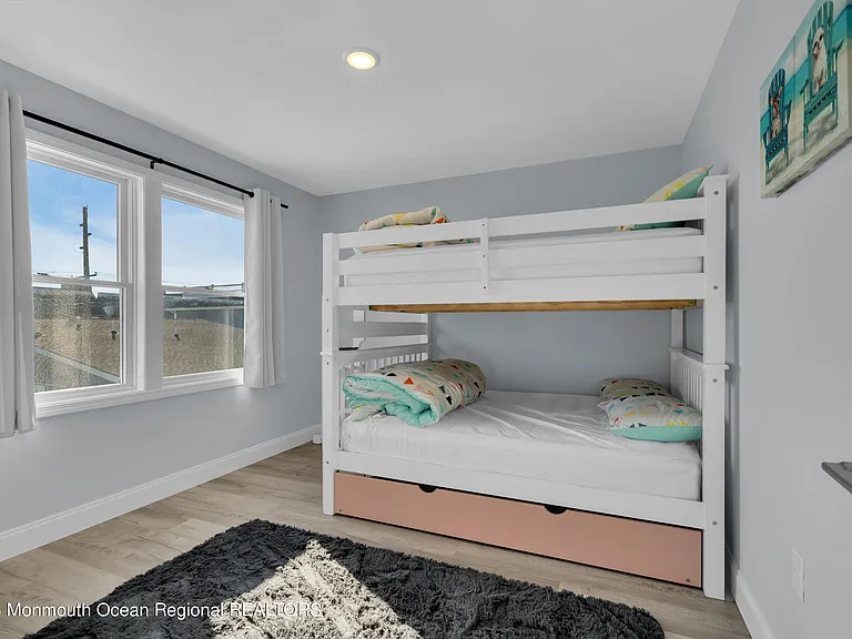 121 Dewey Dr — Photo 6