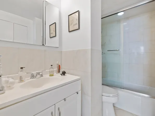 210 East 58th Street image 5 of 9