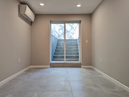 Rented by MySpaceNYC | media 17