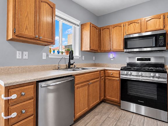 4th image of 12213 Iverson Ct