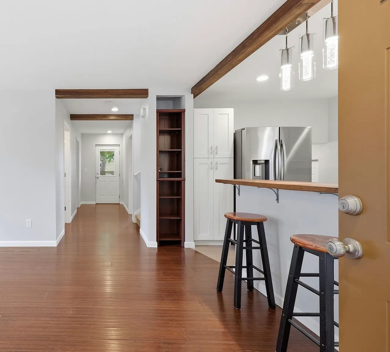 5 bed, 3.5 bath, 2272 sqft, $3,695 — Photo 2