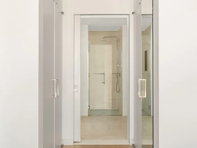 555 W 43rd St #9M — Photo 6