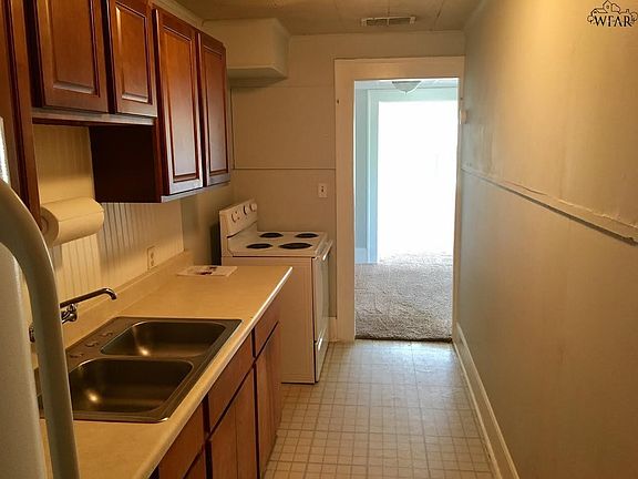 2nd image of 1501 Kemp Blvd APT A