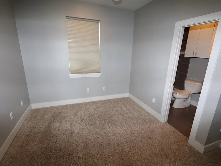 2103 Hadley St — Photo 16