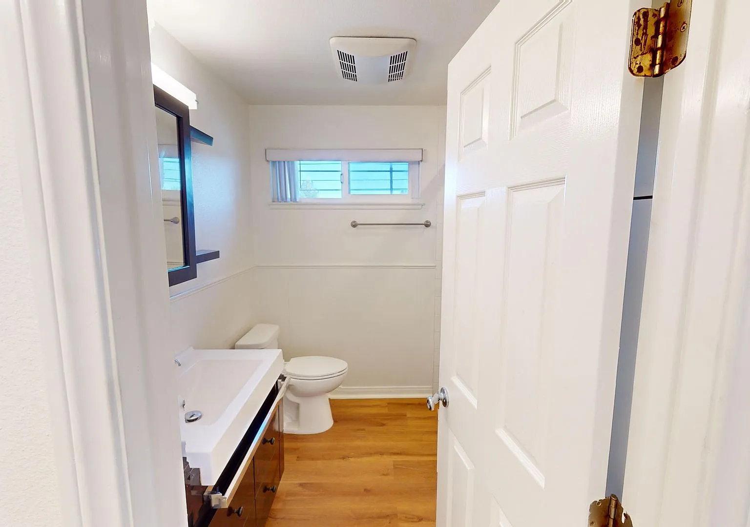6 Weeks Free!! Steps From Fallbrook Mall — Photo 2
