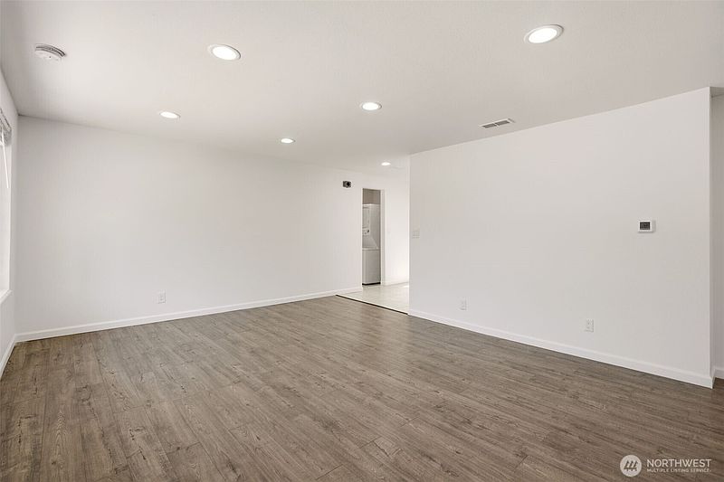 5th image of 15520 32nd Avenue NE