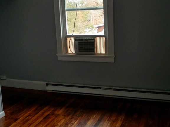 2nd image of 102 Kidwell Ave APT 4
