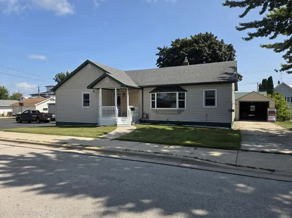260 Buchanan St, Algoma, WI 54201