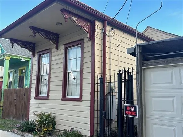 3015 Saint Peter St, New Orleans, LA 70119