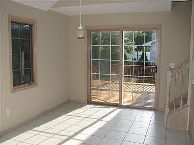 3rd image of 1040 King Arthur Ln