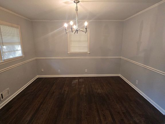3rd image of 3239 Hollydale Dr SW