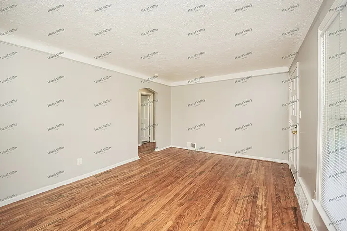 12605 Hirst Ave — Photo 7