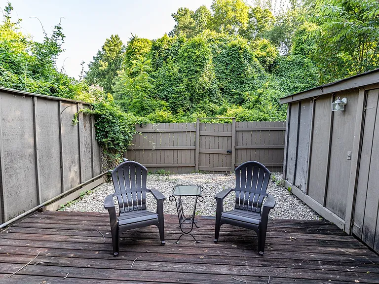 110 Woodlake Dr — Photo 33