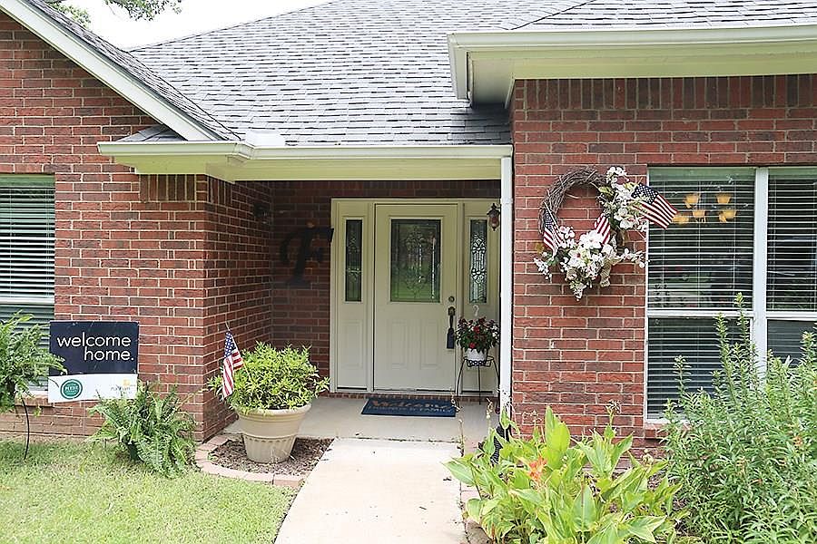 1st image of 6 Land Cove Cir