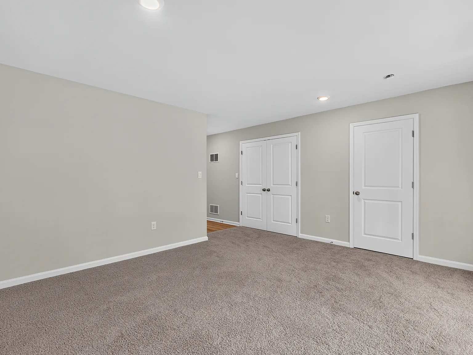 3 bed, 1962 sqft, $3,000 — Photo 3
