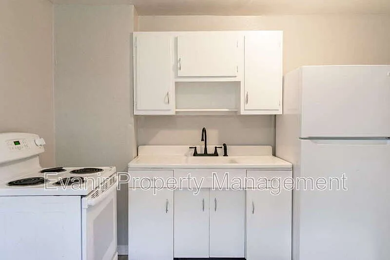 Studio, 1.5 bath, $650 — Photo 4