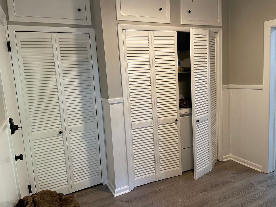 Washing machine and dryer. LOTS of storage above as well