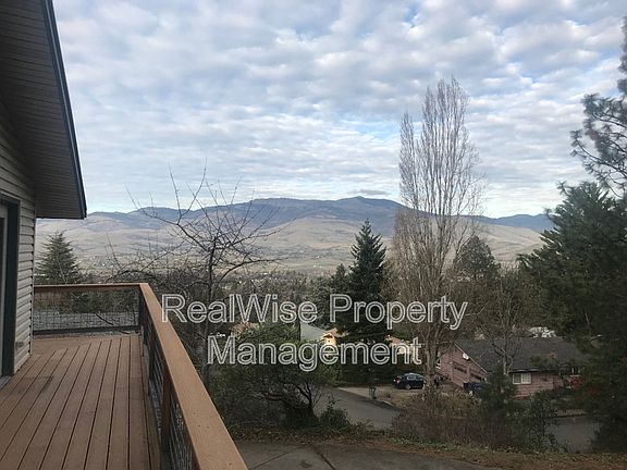 3rd image of 1780 Crestview Dr