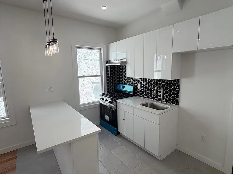 183 Woodside Ave #3F — Photo 6