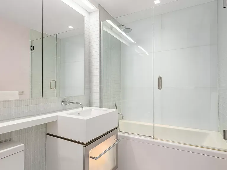 400 E 67th St #5J — Photo 9
