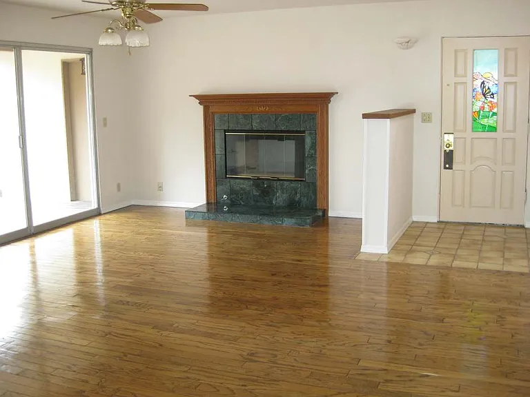 283 Carlo Dr — Photo 2