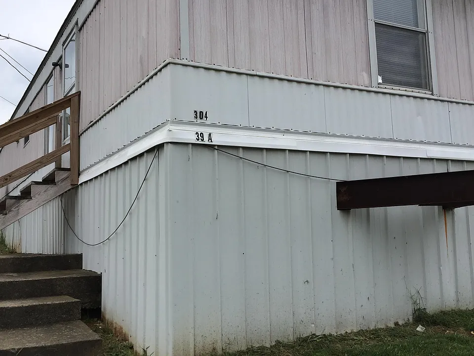 304 Belew St