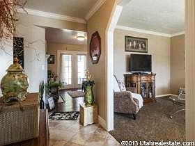 4th image of 641 Country Club Dr