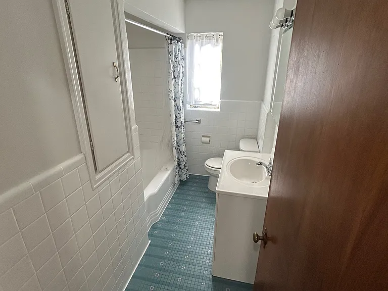 Bathroom 1/1