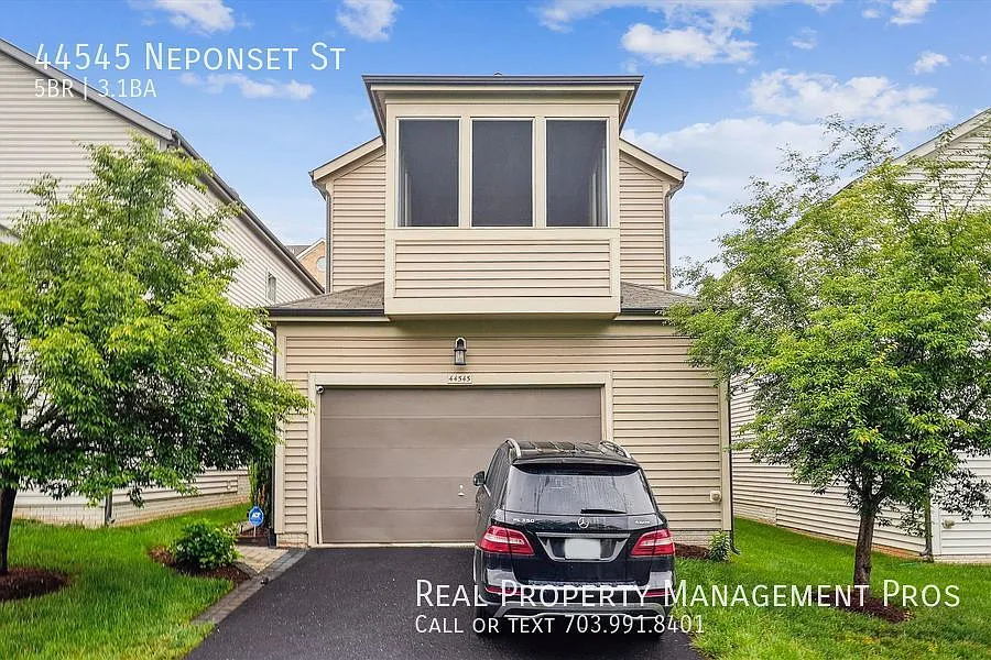 Beautifully Updated and Maintained 5 Bedroom Home For Rent In One Loudoun! — Photo 2