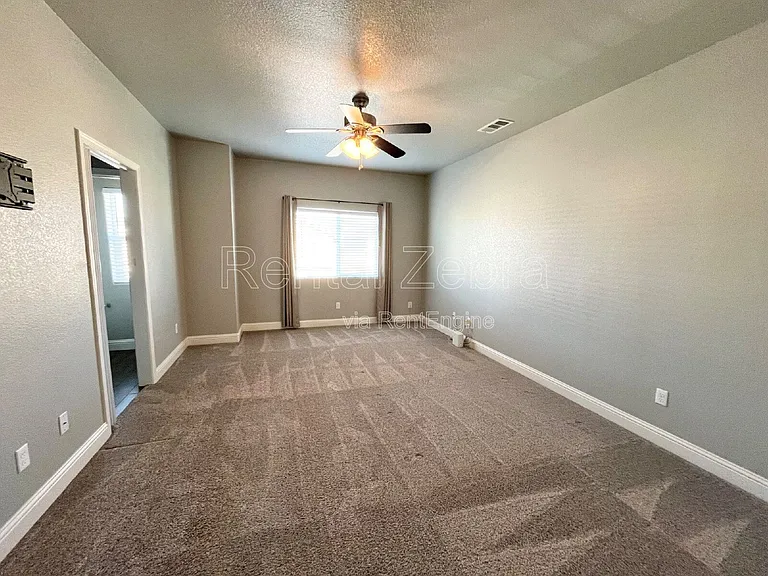 552 Granada Ct — Photo 17