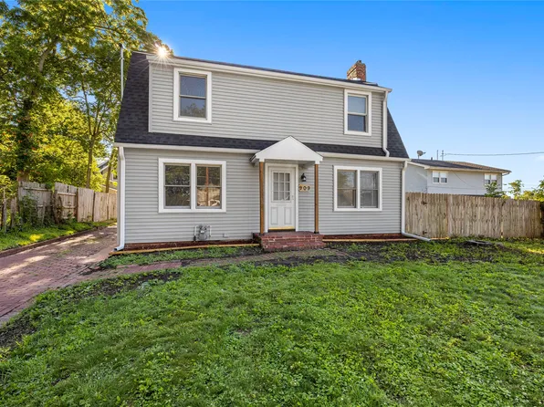 909 30th St, Des Moines, IA 50312