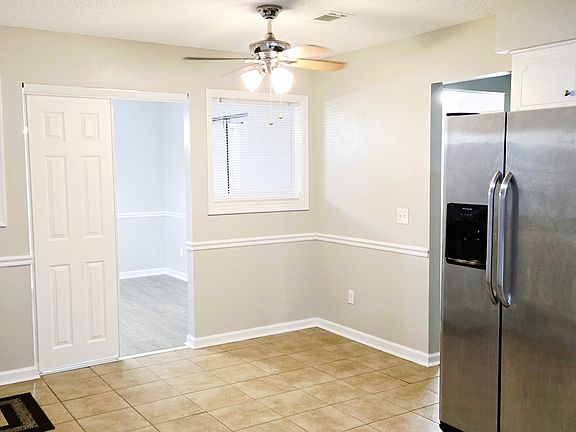 5th image of 627 Windhaven Dr