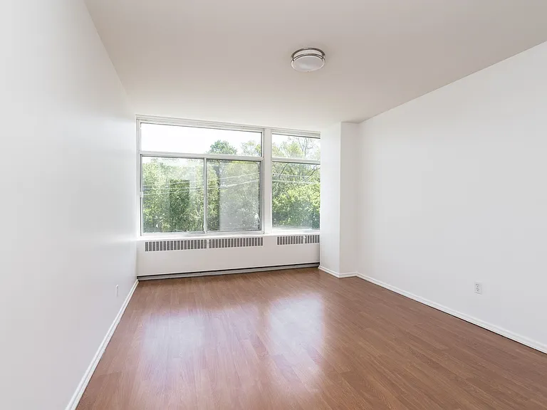 240 Oriole Pkwy #50057A-206 — Photo 8