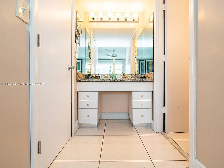 2401 S Ocean Dr — Photo 16