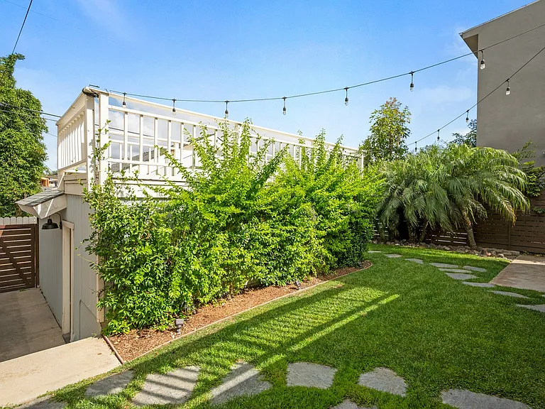 305 Neptune Ave — Photo 50