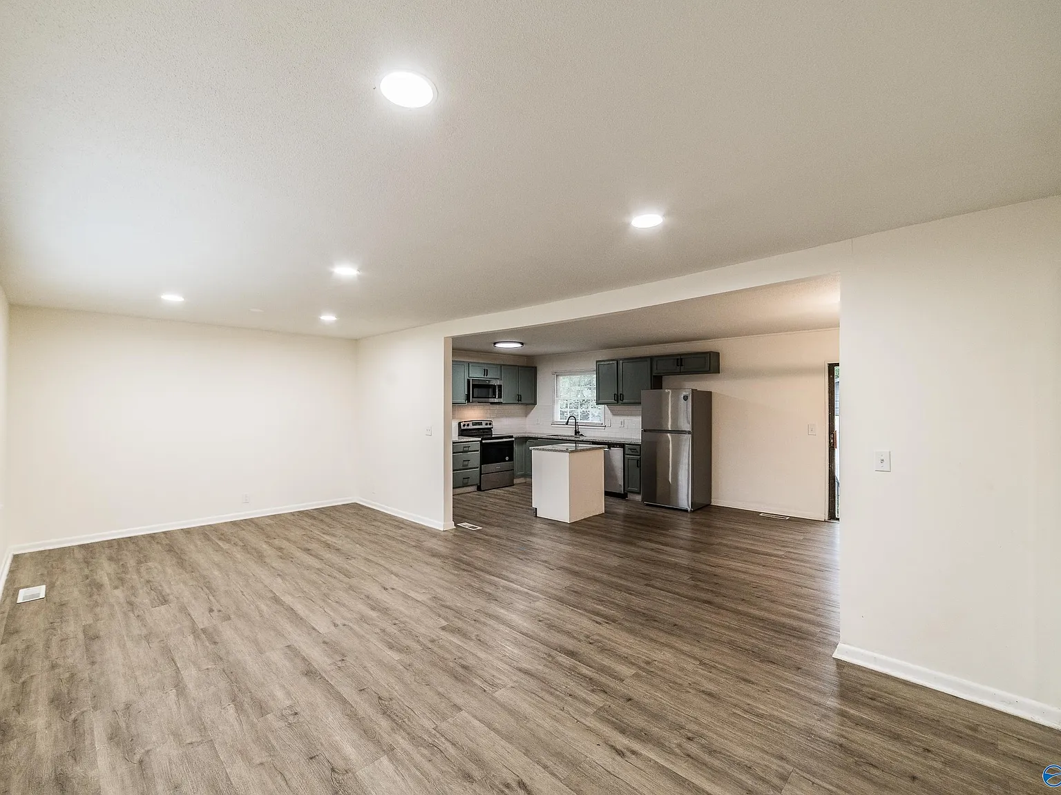4 bed, 2.0 bath, 1710 sqft, $1,775 — Photo 2